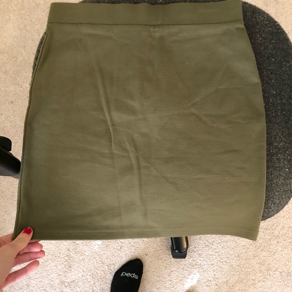 Green tie up skirt - Picture 2 of 3